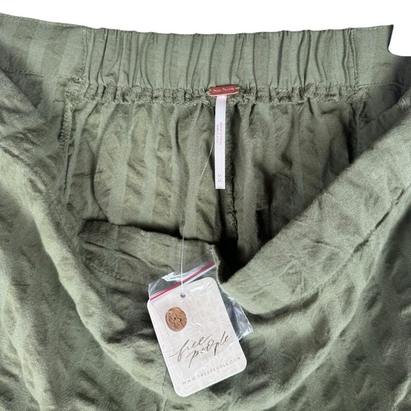 Free People Women’s Pants Size Medium Green Cotton Button side closure Wide Leg - Picture 9 of 9